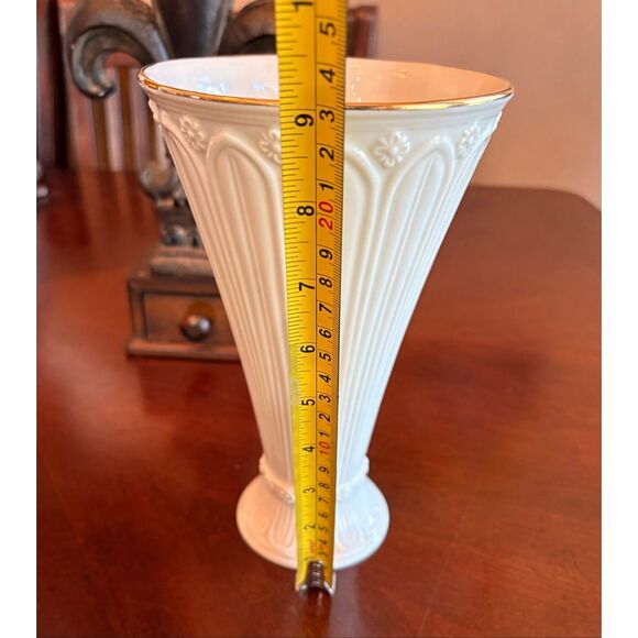 LENOX - 9" Fluted Porcelain Vase w/Gold Trim & Embossed Flowers. Vintage 1990s - Picture 8 of 11